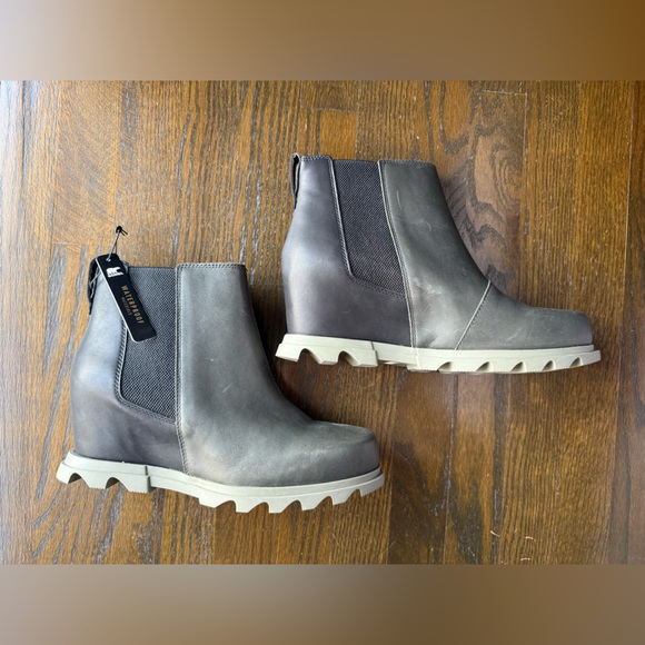 NWT Sorel Women's Joan of Arctic Wedge III Chelsea Bootie Dark Moss Sage Size 11 - Picture 3 of 9